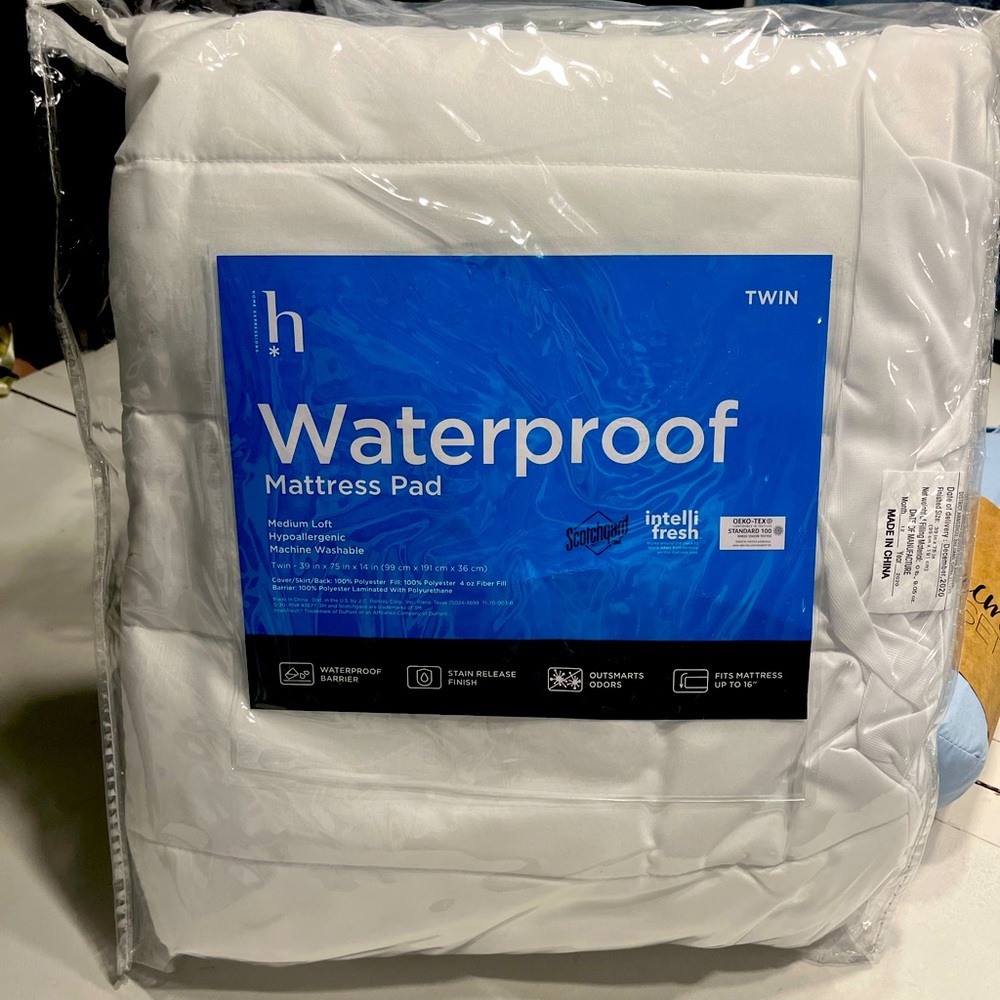 Brand new Twin waterproof mattress pad